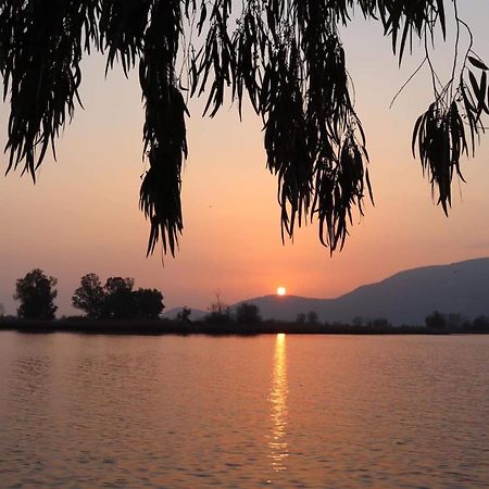Magia Sul Lago Di Fondi Monte San Biagio Kültér fotó