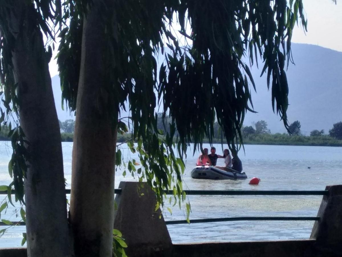Magia Sul Lago Di Fondi Monte San Biagio Kültér fotó